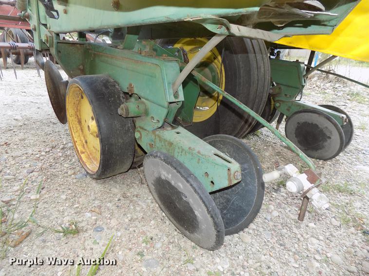 image for item DB8573 John Deere 7100 Max Emerge planter