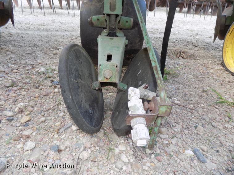 image for item DB8573 John Deere 7100 Max Emerge planter