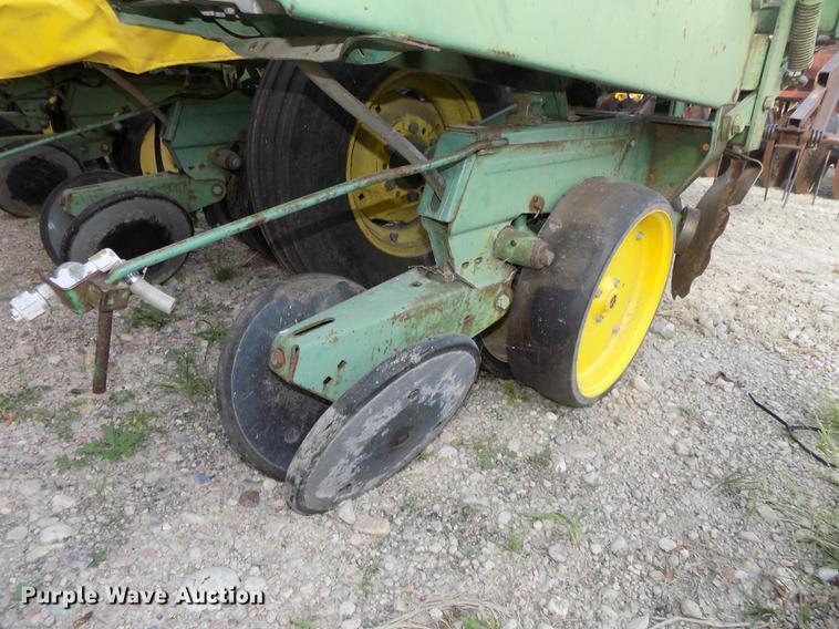 image for item DB8573 John Deere 7100 Max Emerge planter