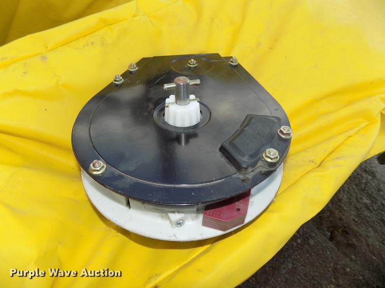 image for item DB8573 John Deere 7100 Max Emerge planter