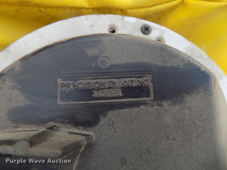 image for item DB8573 John Deere 7100 Max Emerge planter