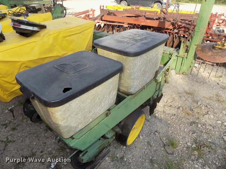 image for item DB8573 John Deere 7100 Max Emerge planter