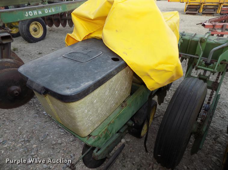 image for item DB8573 John Deere 7100 Max Emerge planter