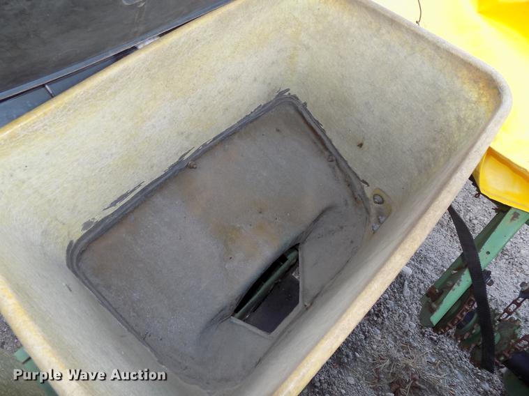 image for item DB8573 John Deere 7100 Max Emerge planter