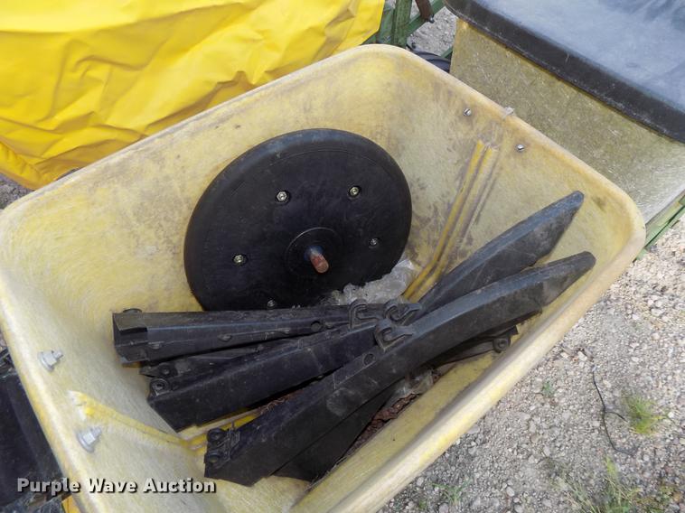 image for item DB8573 John Deere 7100 Max Emerge planter