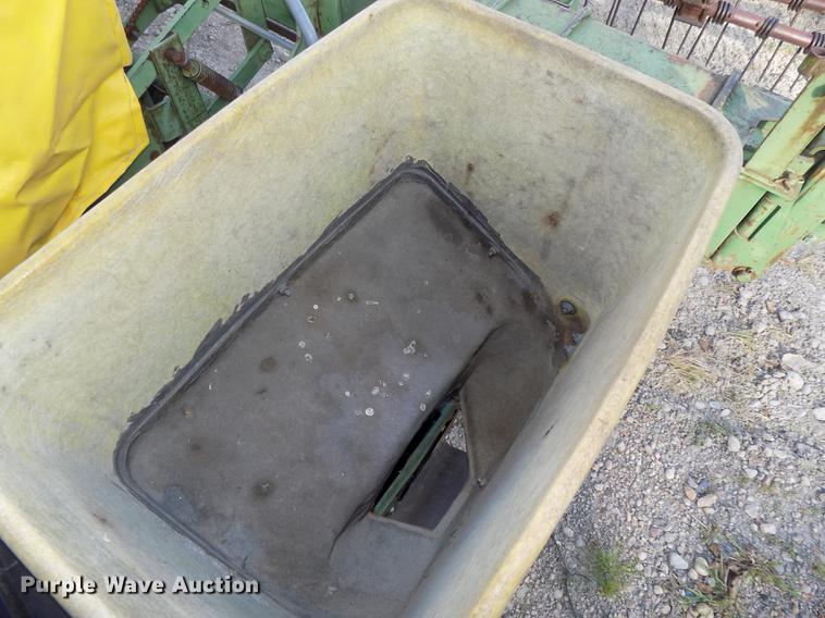 image for item DB8573 John Deere 7100 Max Emerge planter