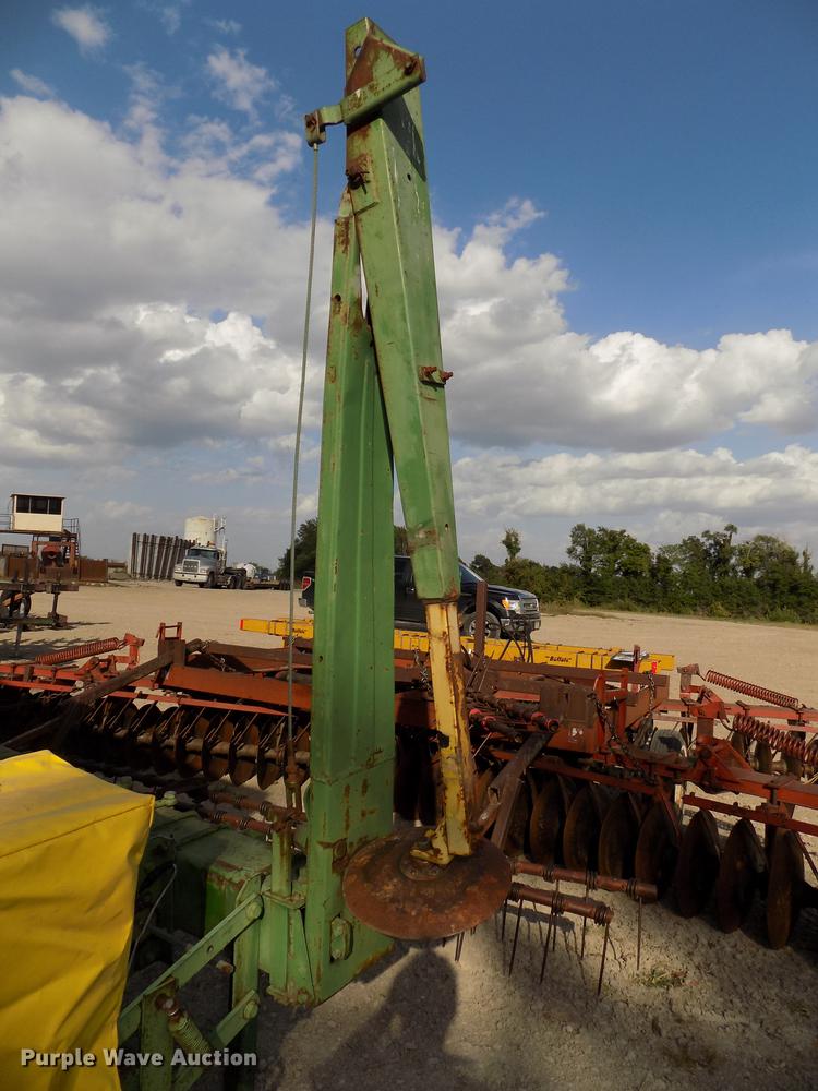 image for item DB8573 John Deere 7100 Max Emerge planter