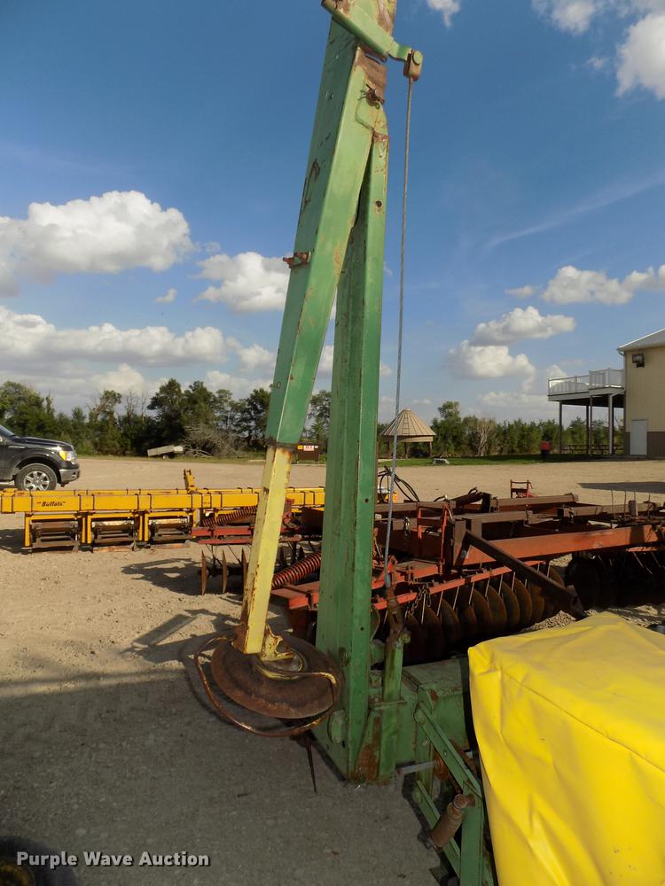 image for item DB8573 John Deere 7100 Max Emerge planter