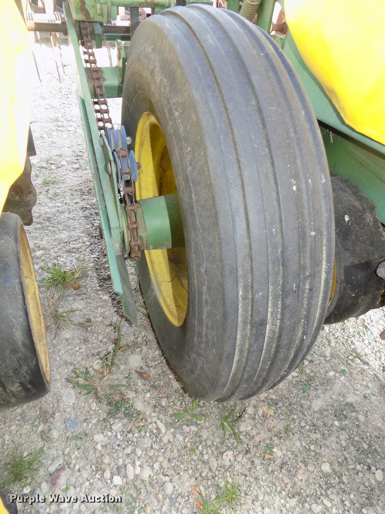 image for item DB8573 John Deere 7100 Max Emerge planter