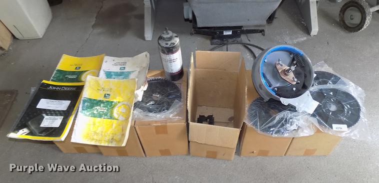 image for item DB8573 John Deere 7100 Max Emerge planter