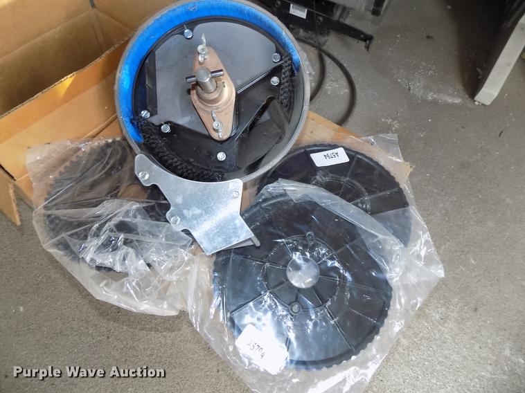 image for item DB8573 John Deere 7100 Max Emerge planter