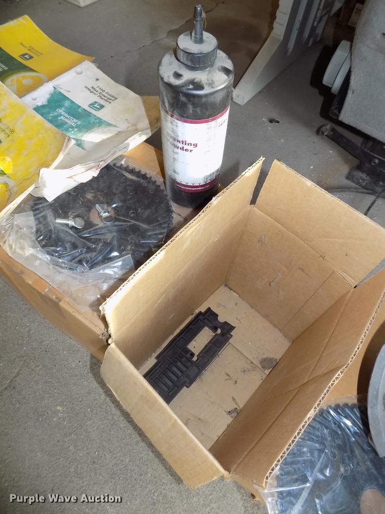 image for item DB8573 John Deere 7100 Max Emerge planter