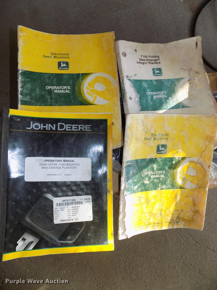image for item DB8573 John Deere 7100 Max Emerge planter