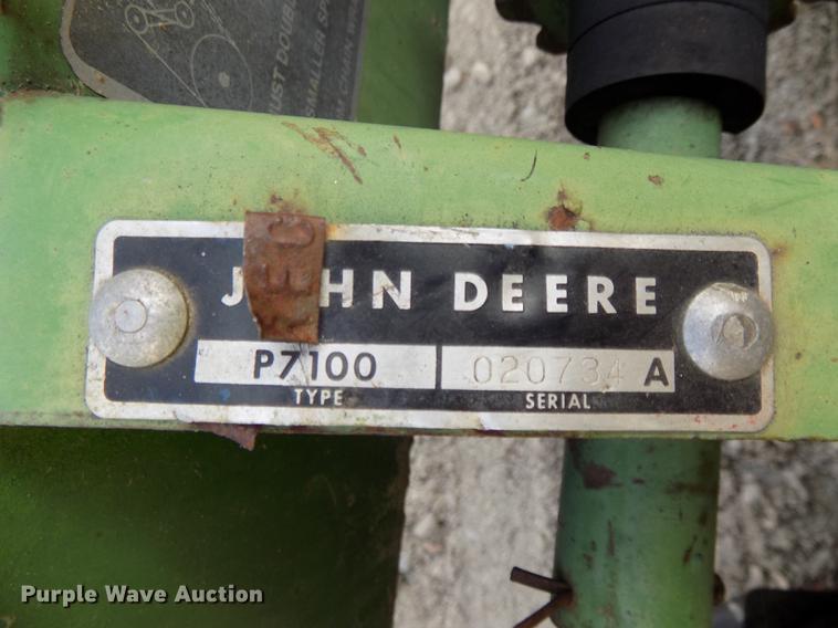 image for item DB8573 John Deere 7100 Max Emerge planter