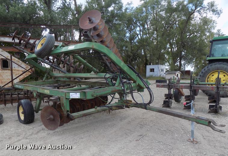 image for item DB8576 John Deere 220 tandem disk
