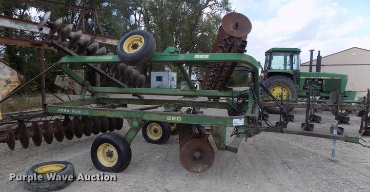 image for item DB8576 John Deere 220 tandem disk