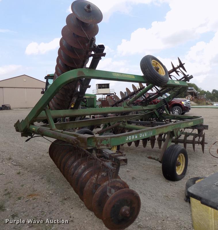 image for item DB8576 John Deere 220 tandem disk