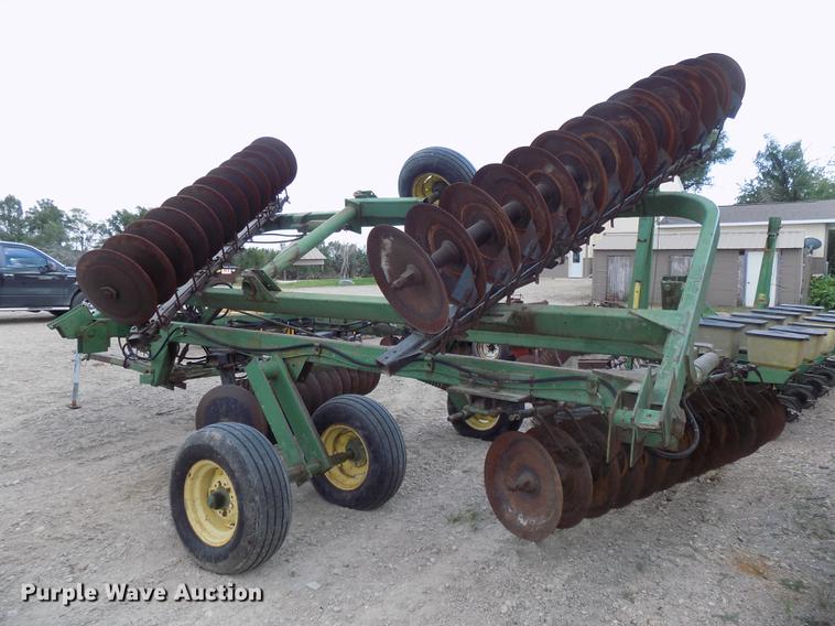 image for item DB8576 John Deere 220 tandem disk