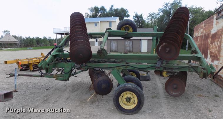 image for item DB8576 John Deere 220 tandem disk