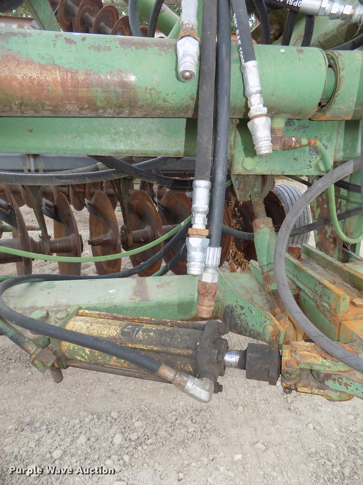 image for item DB8576 John Deere 220 tandem disk