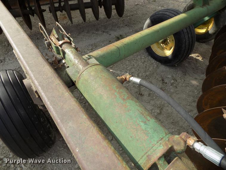 image for item DB8576 John Deere 220 tandem disk