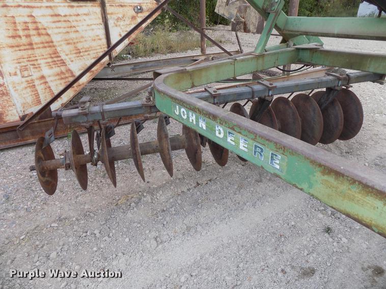 image for item DB8576 John Deere 220 tandem disk