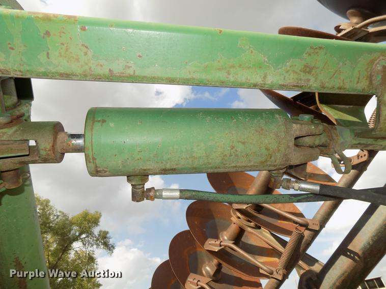 image for item DB8576 John Deere 220 tandem disk