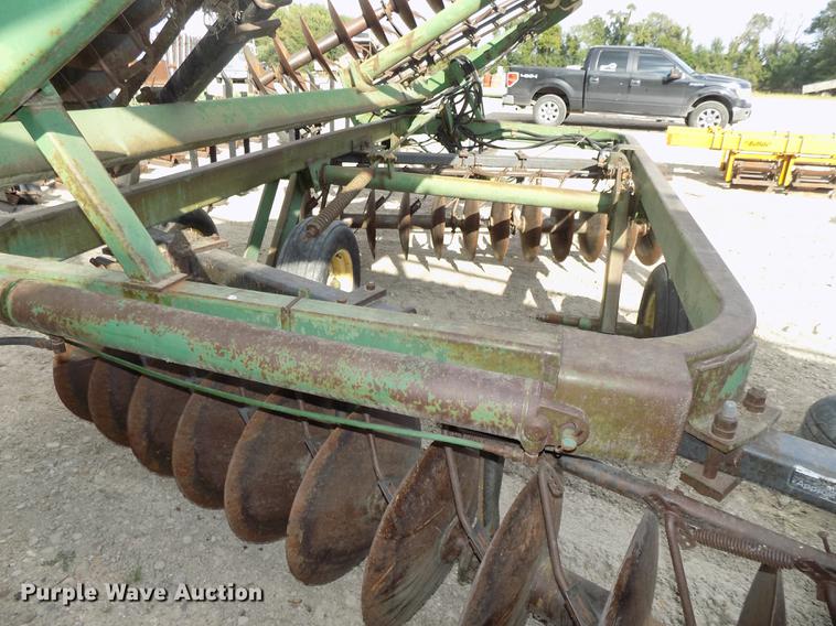 image for item DB8576 John Deere 220 tandem disk