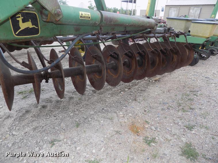 image for item DB8576 John Deere 220 tandem disk