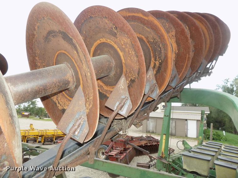 image for item DB8576 John Deere 220 tandem disk