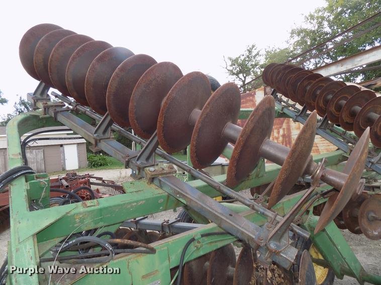 image for item DB8576 John Deere 220 tandem disk