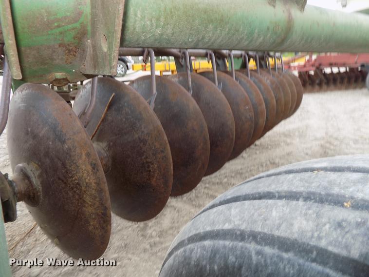 image for item DB8576 John Deere 220 tandem disk