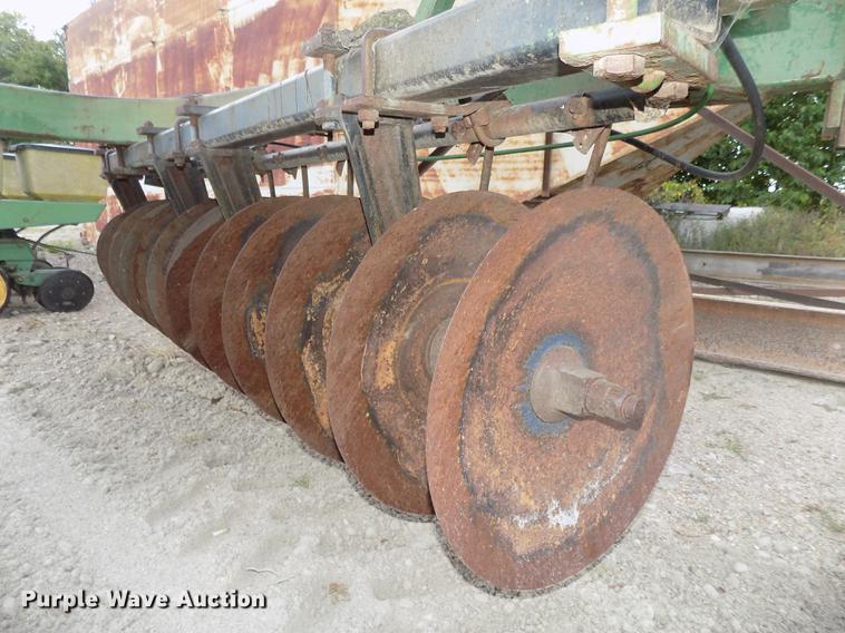 image for item DB8576 John Deere 220 tandem disk