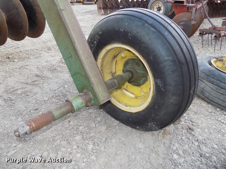 image for item DB8576 John Deere 220 tandem disk