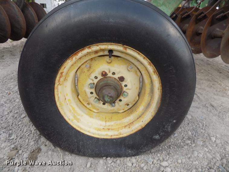 image for item DB8576 John Deere 220 tandem disk