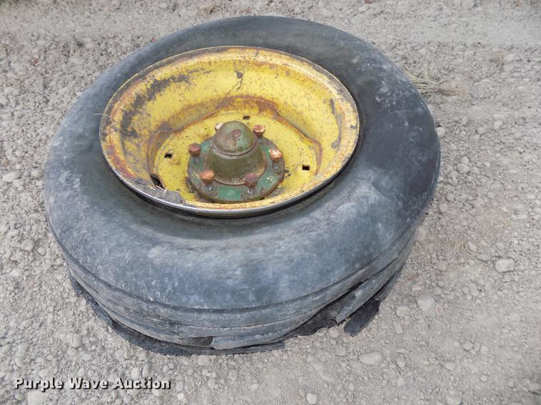 image for item DB8576 John Deere 220 tandem disk
