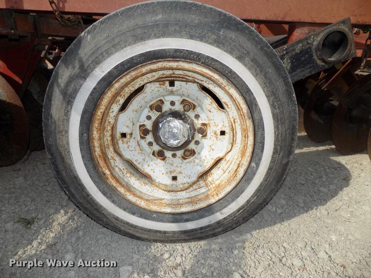 image for item DB8577 International 480 tandem disk