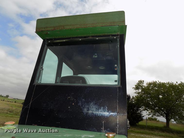 image for item DB8601 1980 John Deere 2280 windrower