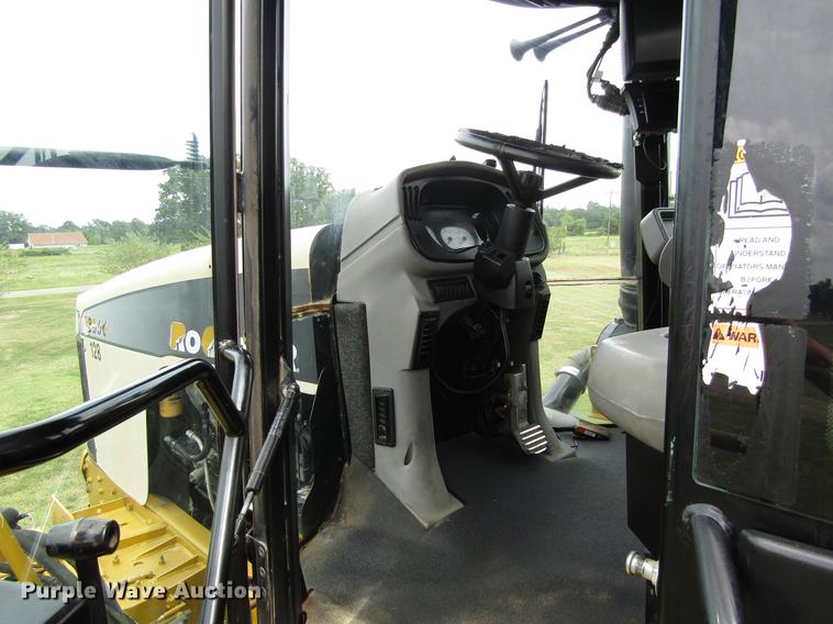 image for item DC0068 2007 Ag-Chem RoGator 1286C applicator