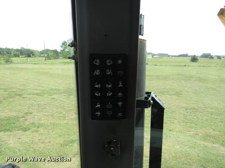 image for item DC0068 2007 Ag-Chem RoGator 1286C applicator