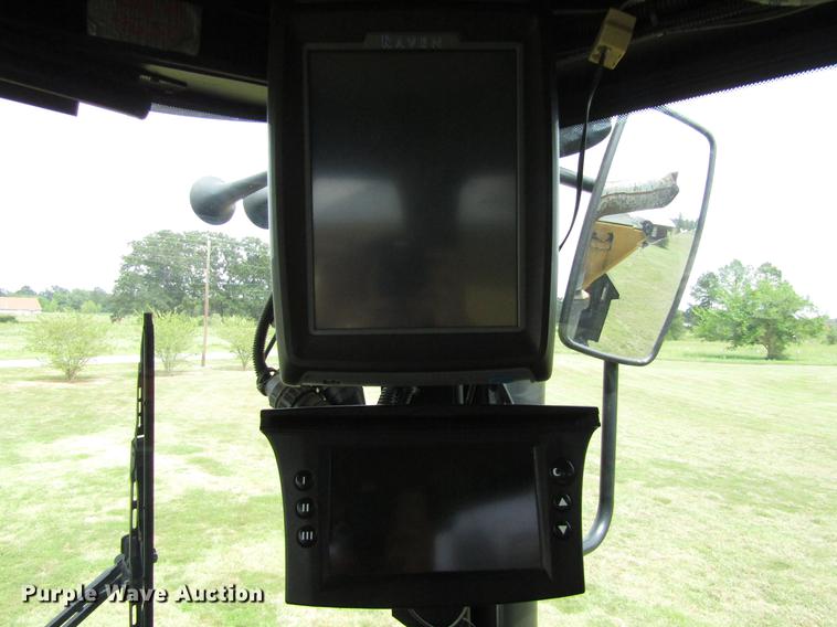 image for item DC0068 2007 Ag-Chem RoGator 1286C applicator