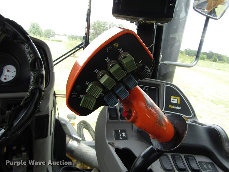 image for item DC0068 2007 Ag-Chem RoGator 1286C applicator