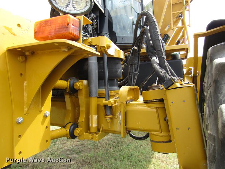 image for item DC0068 2007 Ag-Chem RoGator 1286C applicator