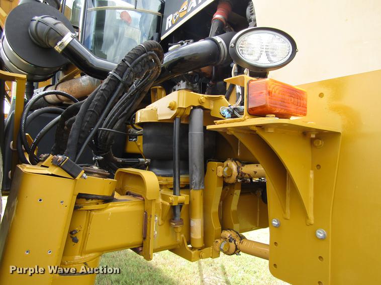 image for item DC0068 2007 Ag-Chem RoGator 1286C applicator