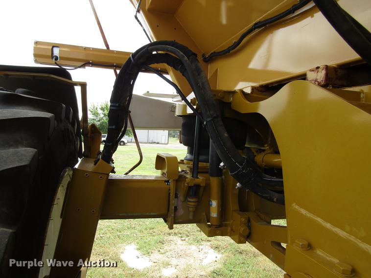 image for item DC0068 2007 Ag-Chem RoGator 1286C applicator
