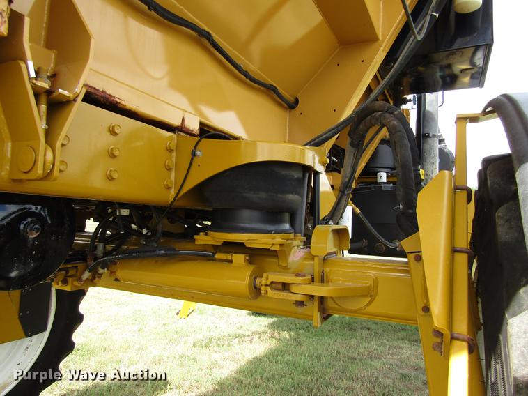 image for item DC0068 2007 Ag-Chem RoGator 1286C applicator