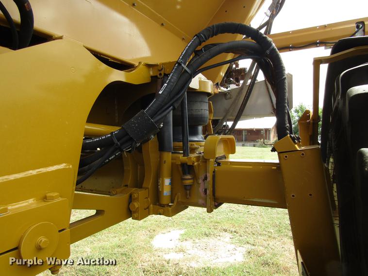 image for item DC0068 2007 Ag-Chem RoGator 1286C applicator