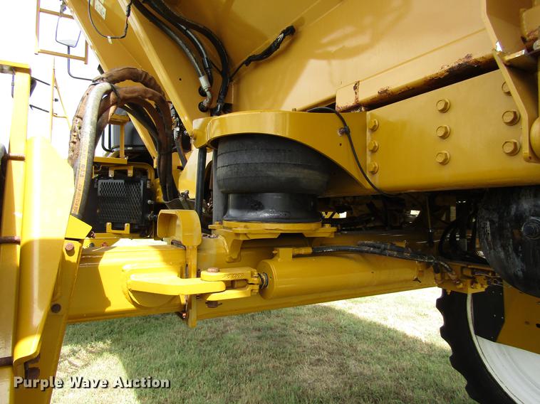 image for item DC0068 2007 Ag-Chem RoGator 1286C applicator