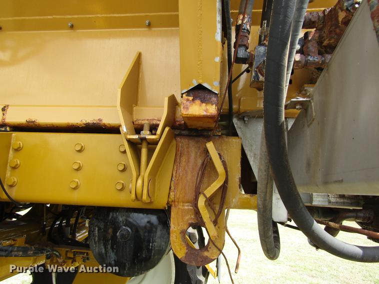 image for item DC0068 2007 Ag-Chem RoGator 1286C applicator