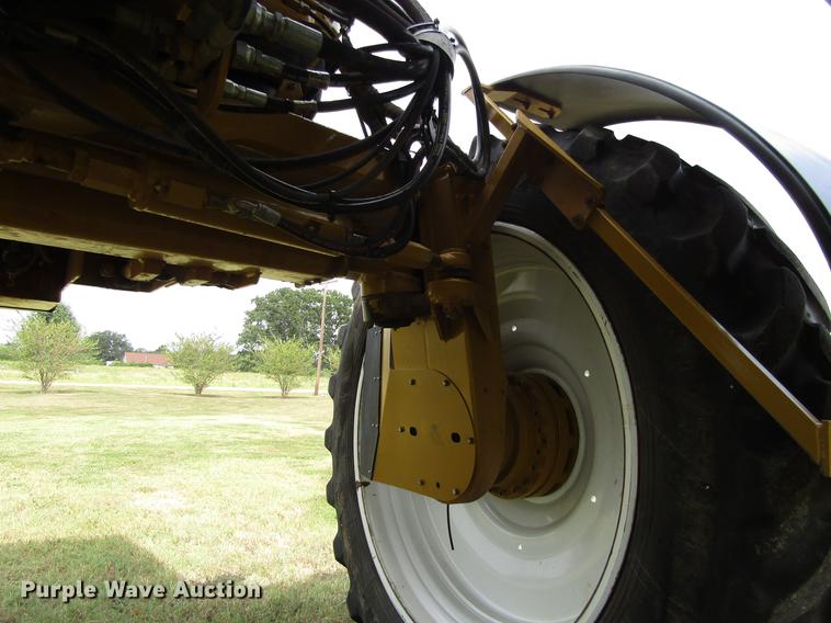 image for item DC0068 2007 Ag-Chem RoGator 1286C applicator